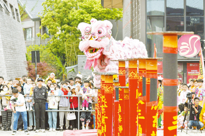 肥东撮街五一舞狮盛宴 传统民俗点燃假日激情